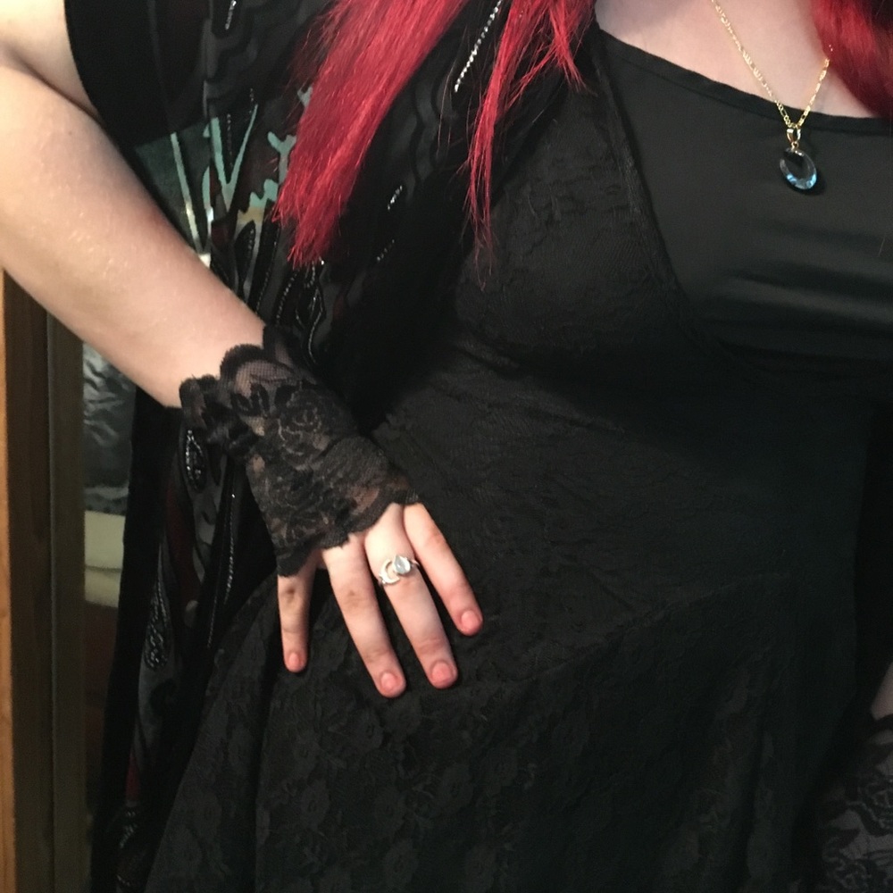 🧚🏻♂️Stevie Nicks Inspired Half Finger Gloves - Picture 4 of 6